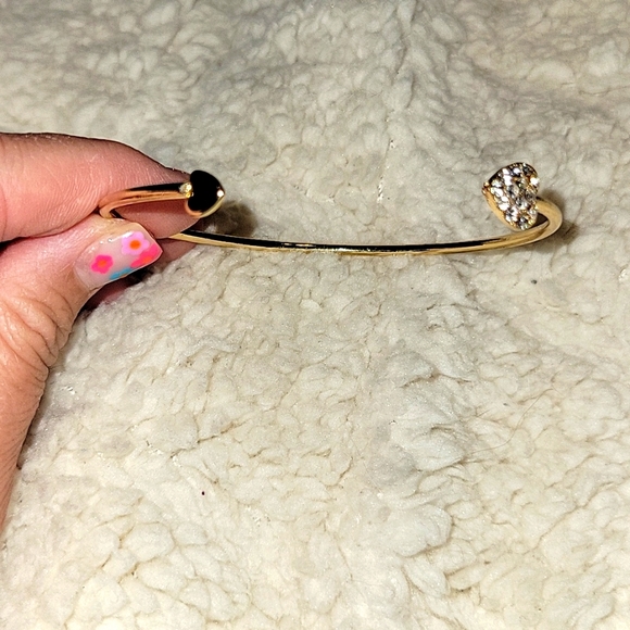Jewelry - Gold toned adjustable heat shape bracelet